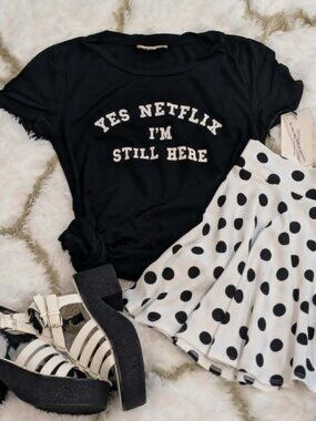 Yes Netflix Graphic Tee Black Relaxed Fit Soft Stretch Top | Coverstitched | NWT